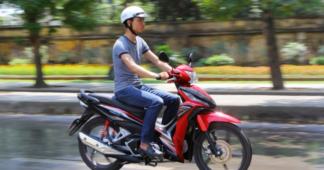 Cách sang số xe máy 'chuẩn bài', ít hại xe